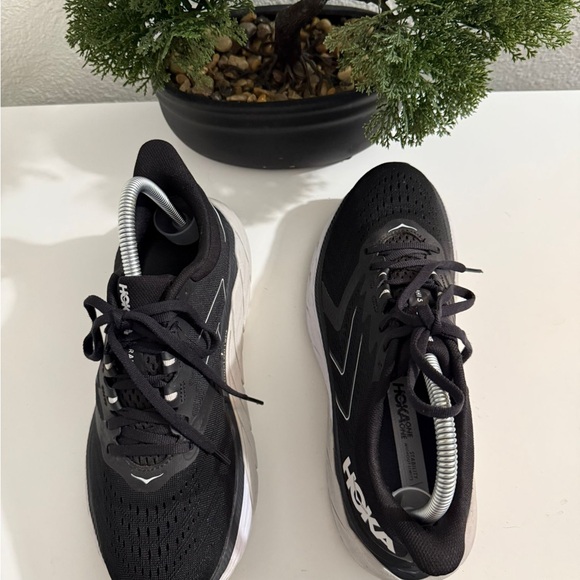 Hoka ARAHI 5 🤩✨Men's Black and White Athletic Shoes - Picture 6 of 6